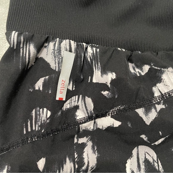 Zella Black and White Cropped Joggers Size Medium - Picture 4 of 9